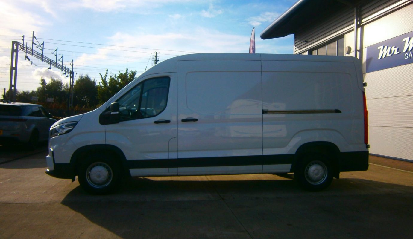 Maxus Deliver 9 Lux D20 Panel Van