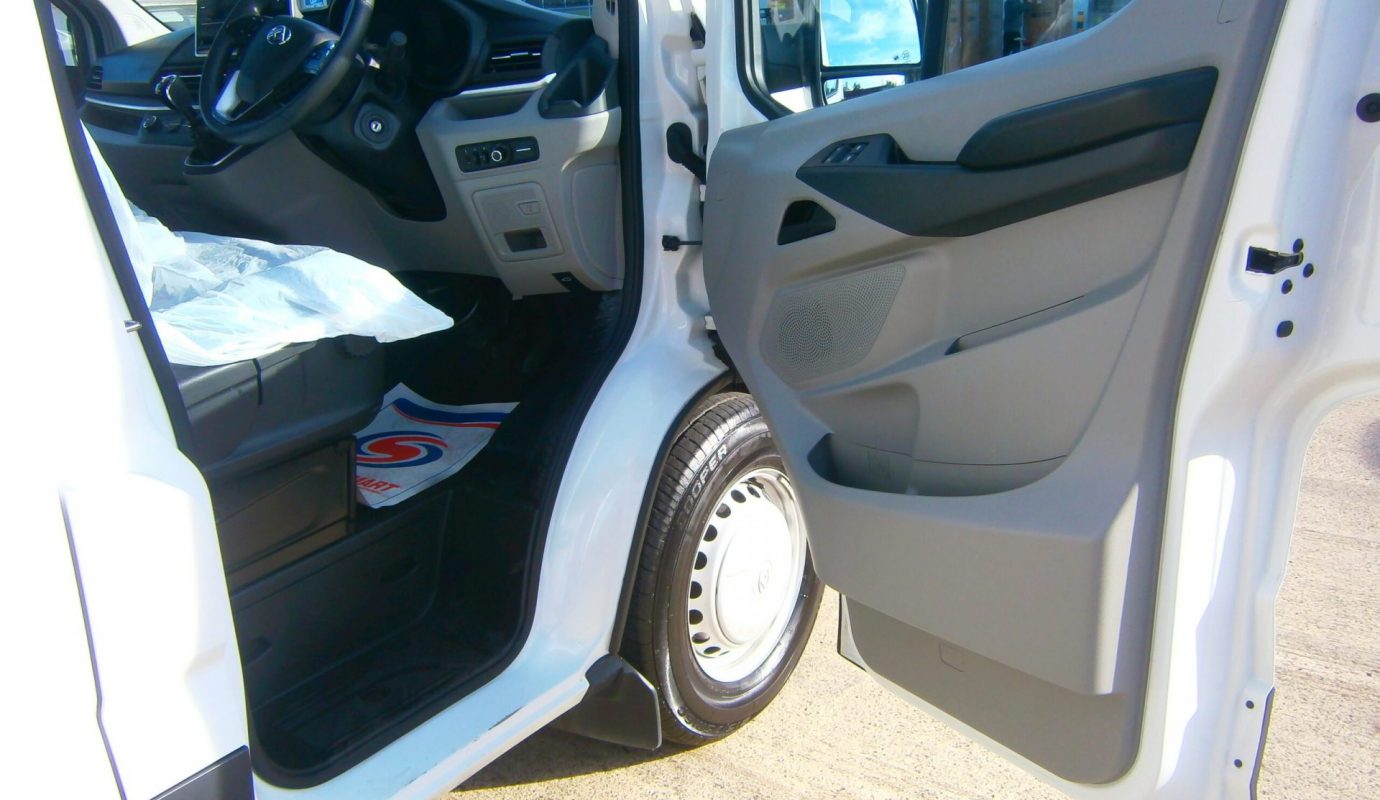 Maxus Deliver 9 Lux D20 Panel Van