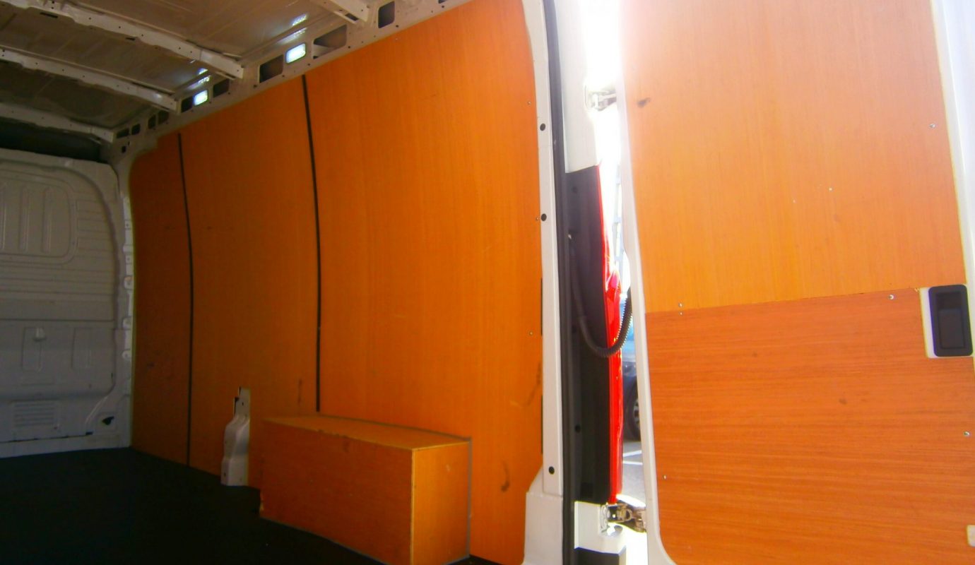 Maxus Deliver 9 Lux D20 Panel Van