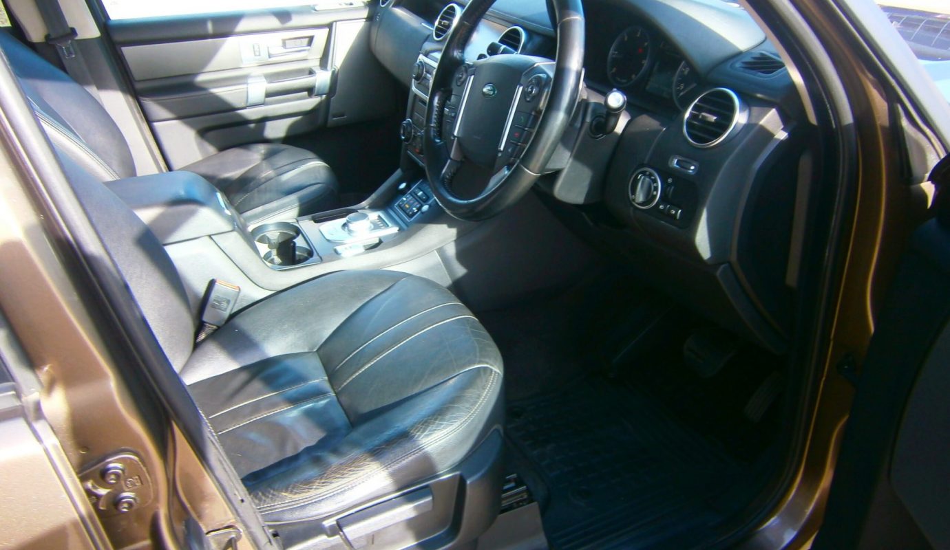 Land Rover Discovery Commercial