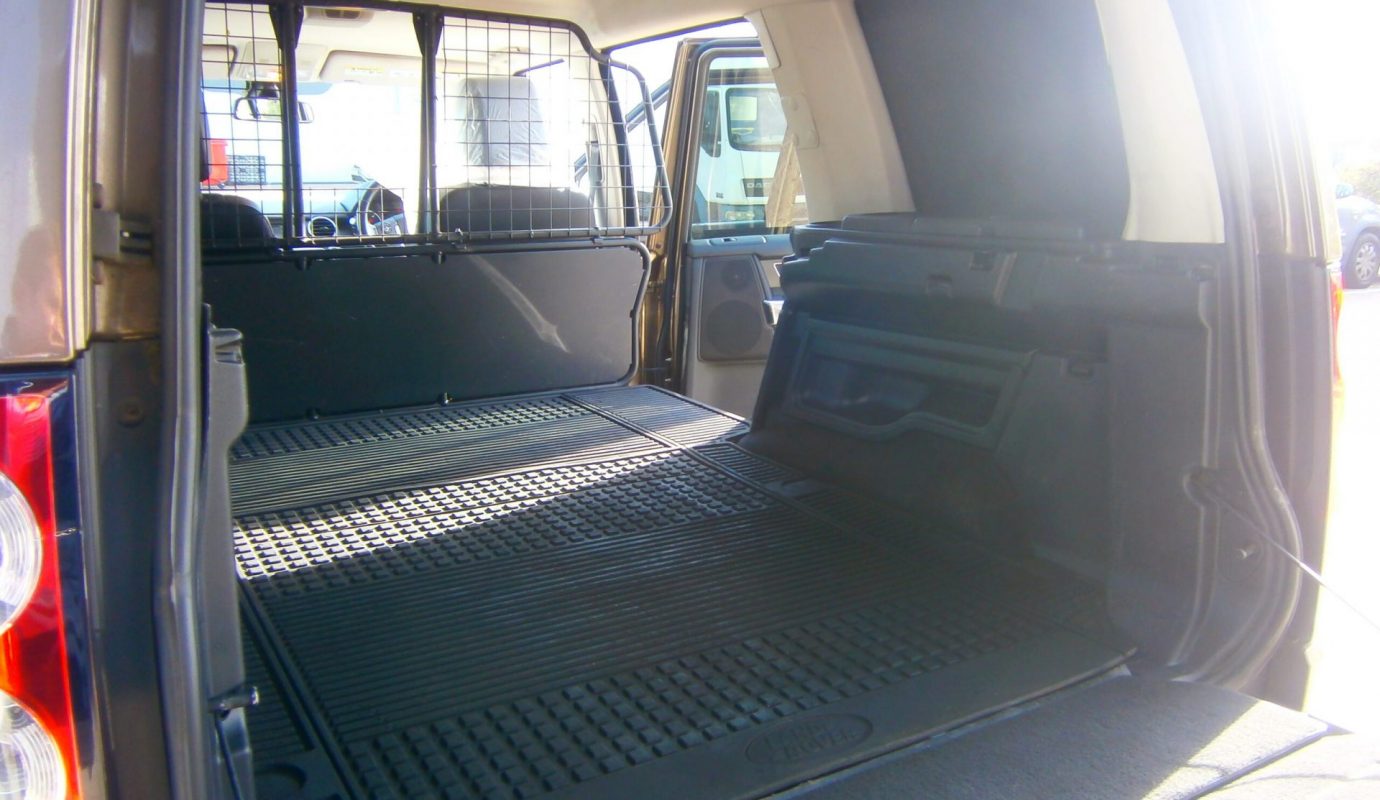 Land Rover Discovery Commercial