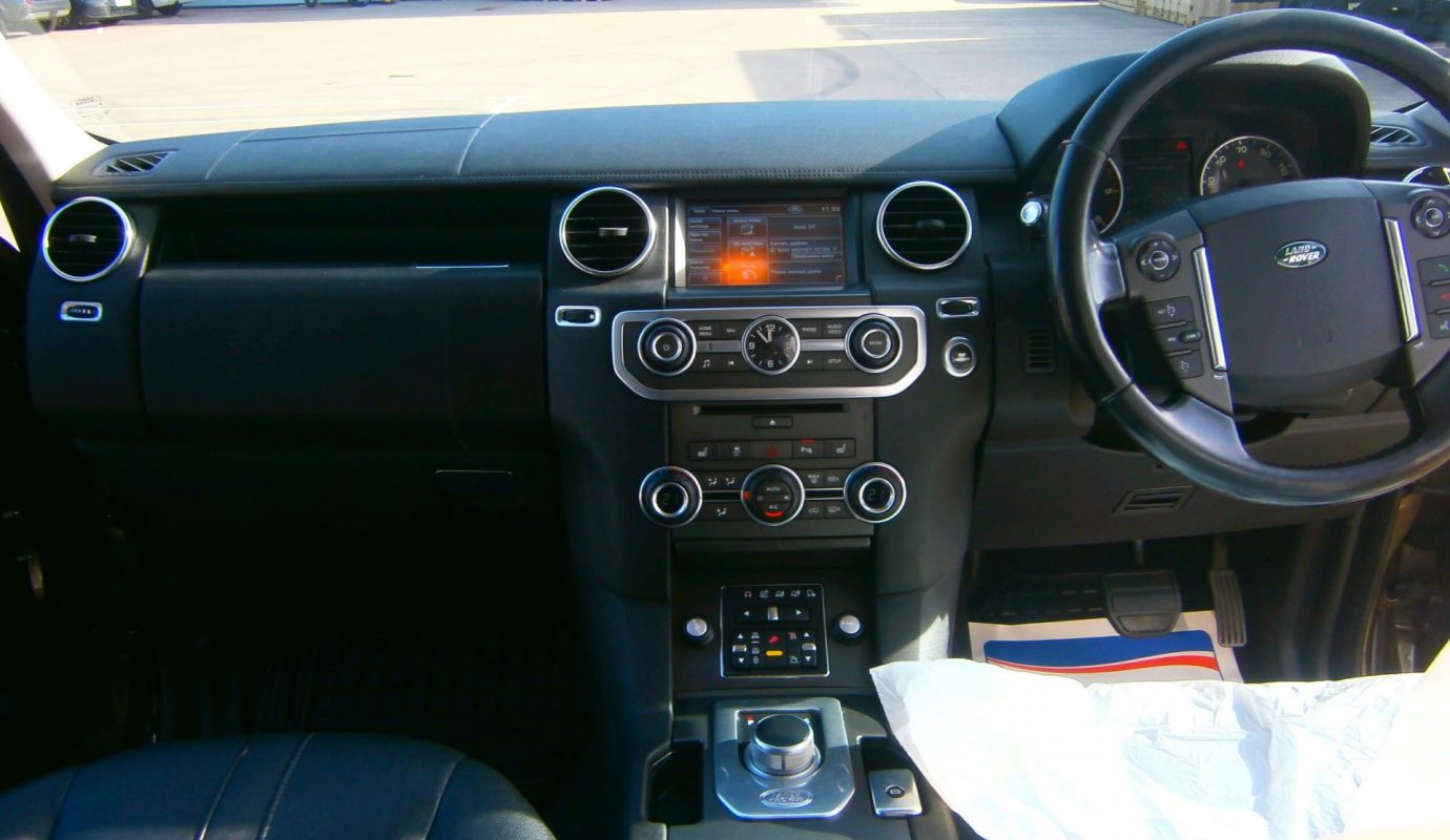 Land Rover Discovery Commercial