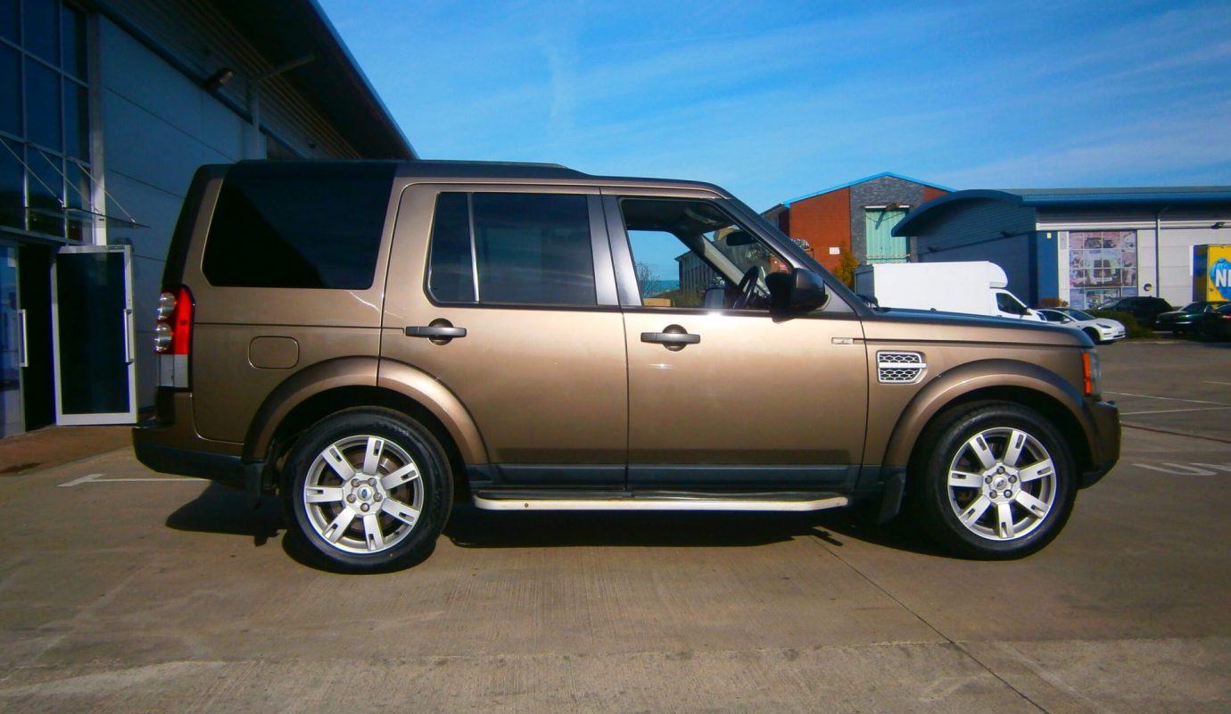 Land Rover Discovery Commercial