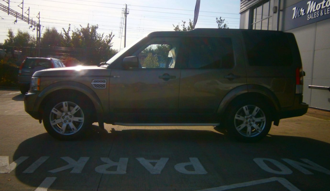 Land Rover Discovery Commercial